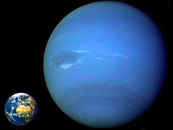 Neptune par rapport à la Terre